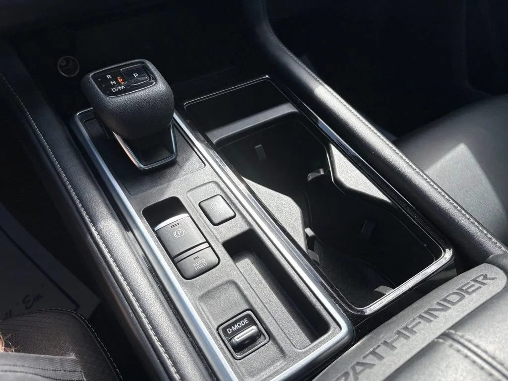 Used 2022 Brilliant Silver Met Nissan SL image 17