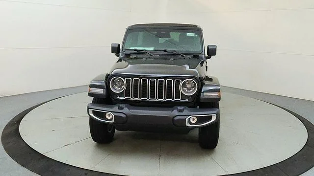 New 2026 Black Clear-Coat Exterior Paint Jeep Sahara image 2