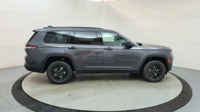 New 2026 Baltic Gray Metallic Clear-Coat Exterior Paint Jeep Altitude image 11