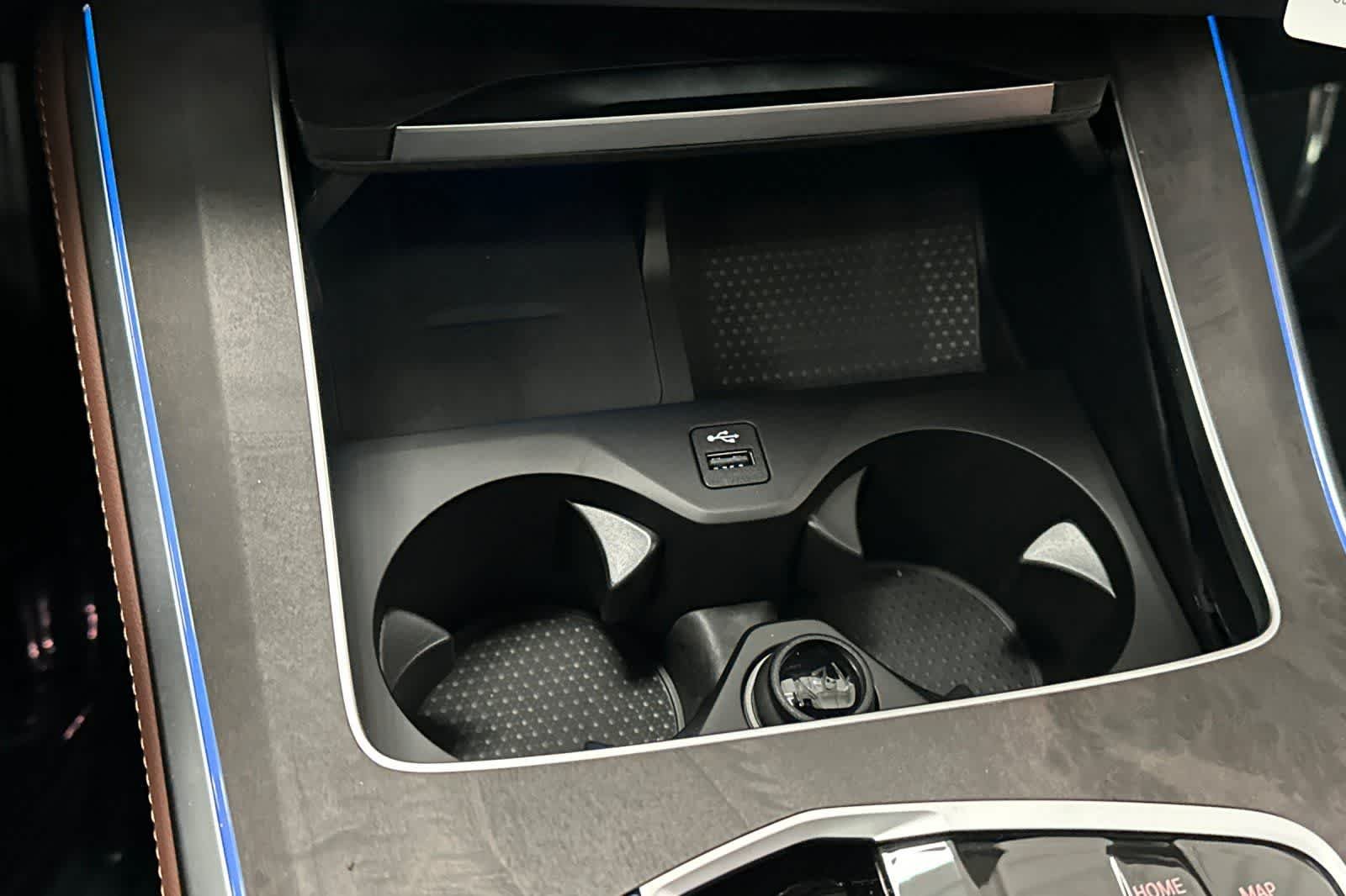 New 2026 Dravit Grey Metallic BMW xDrive50e image 27