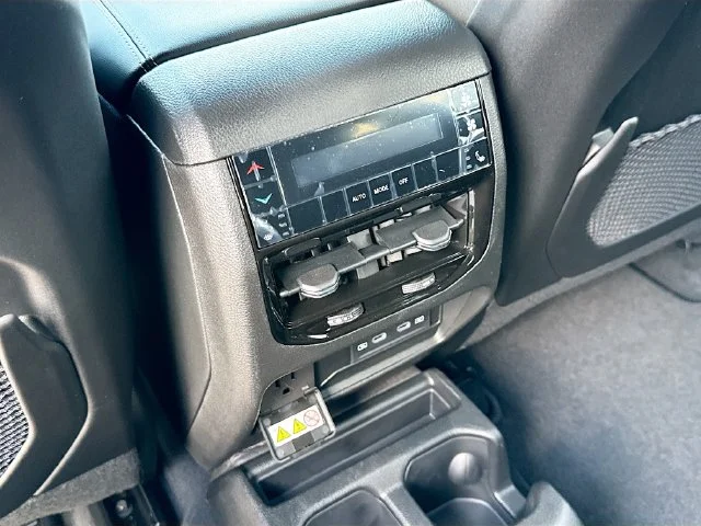 New 2026 Silver Zynith Exterior Paint Jeep Limited image 19