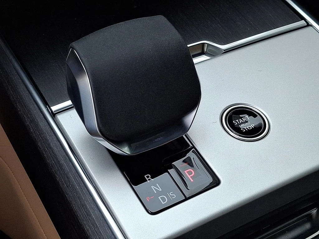 New 2026  Land Rover SE image 11