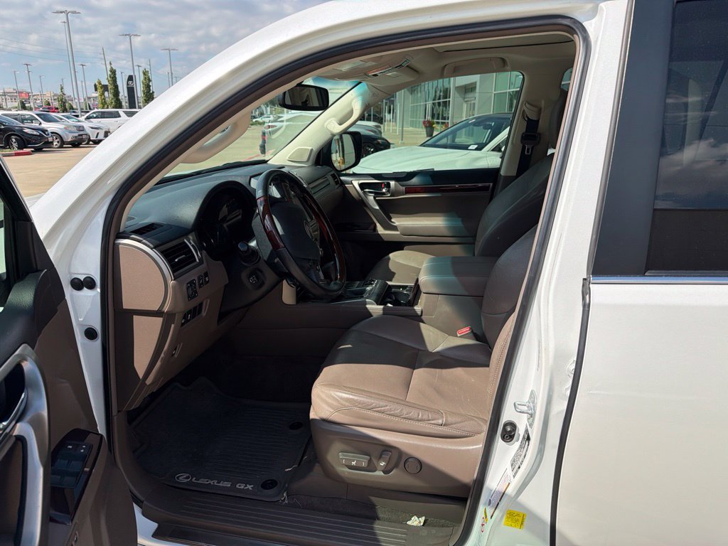 Used 2016 Starfire Pearl Lexus 460 image 2
