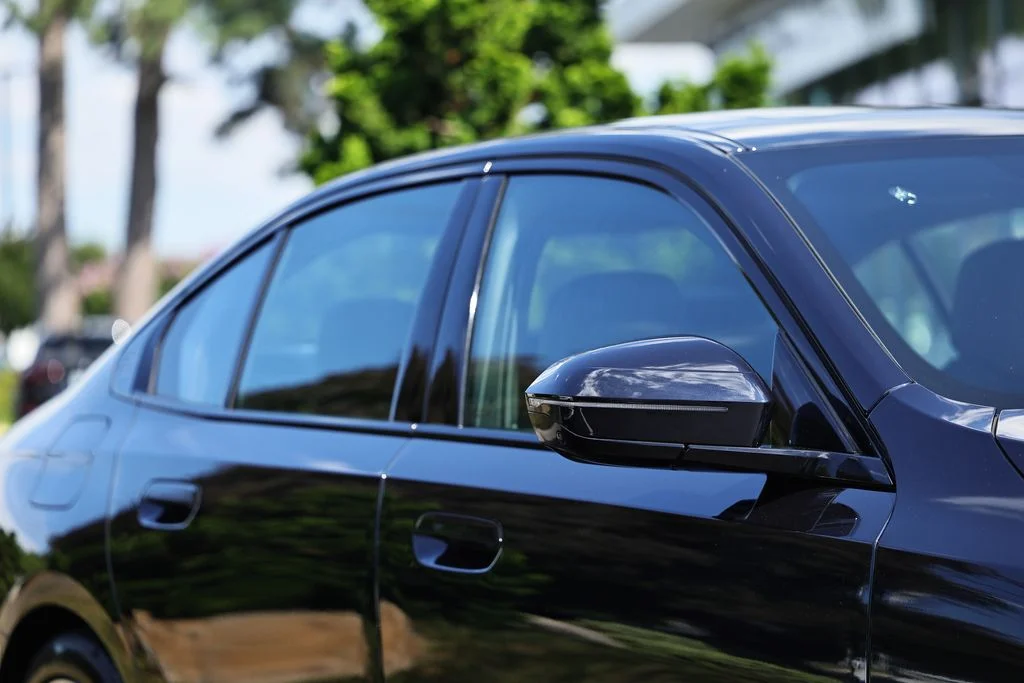 Used 2027 Carbon Black Metallic BMW 530i xDrive image 3