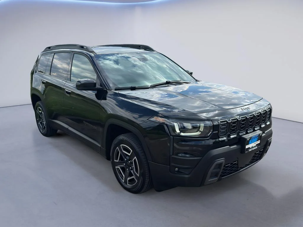 New 2026 Diamond Black Crystal Pearlcoat Jeep Limited image 7