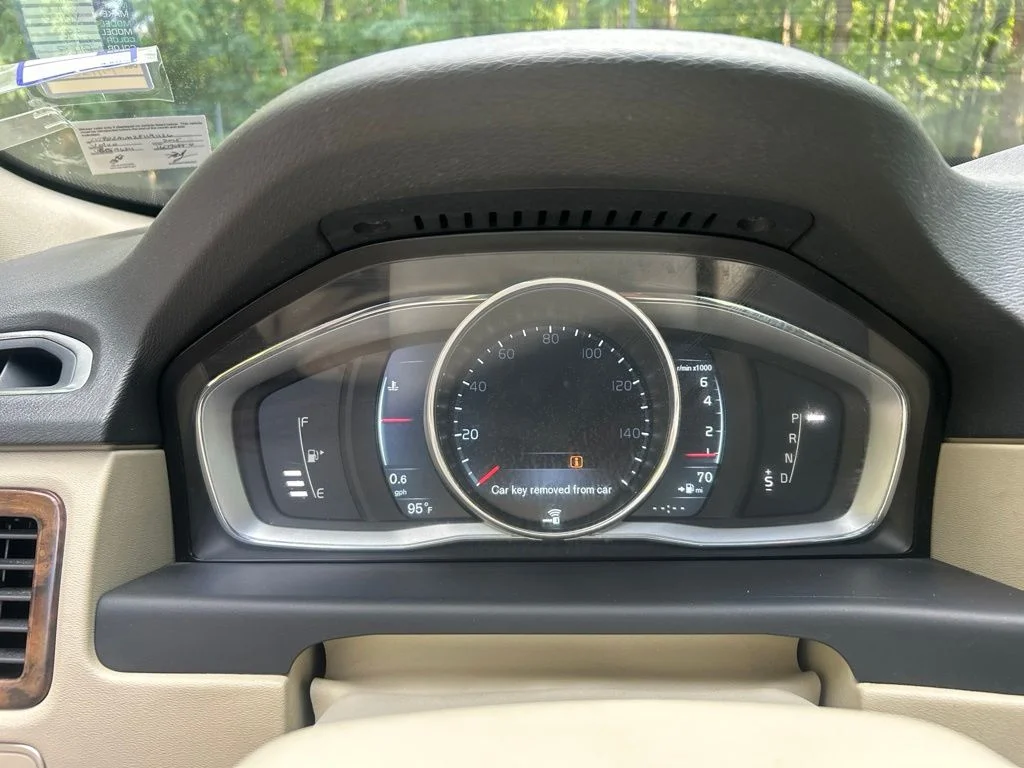 Used 2015 Blue Volvo T6 Platinum image 19