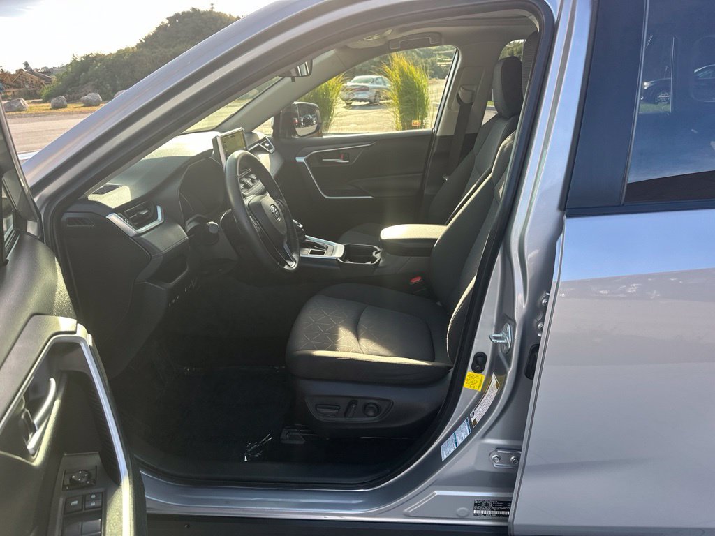 2020 Toyota RAV4 XLE - Photo 12