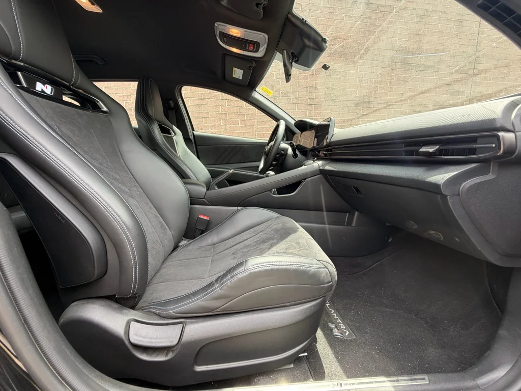 Used 2023 Onyx Black Hyundai Base image 19