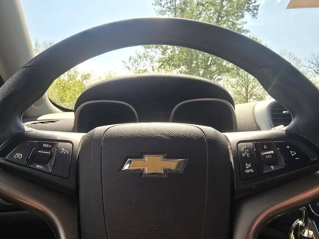 Used 2015 White Chevrolet LT image 23