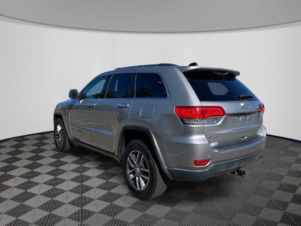 Used 2017 Silver Jeep Limited image 3