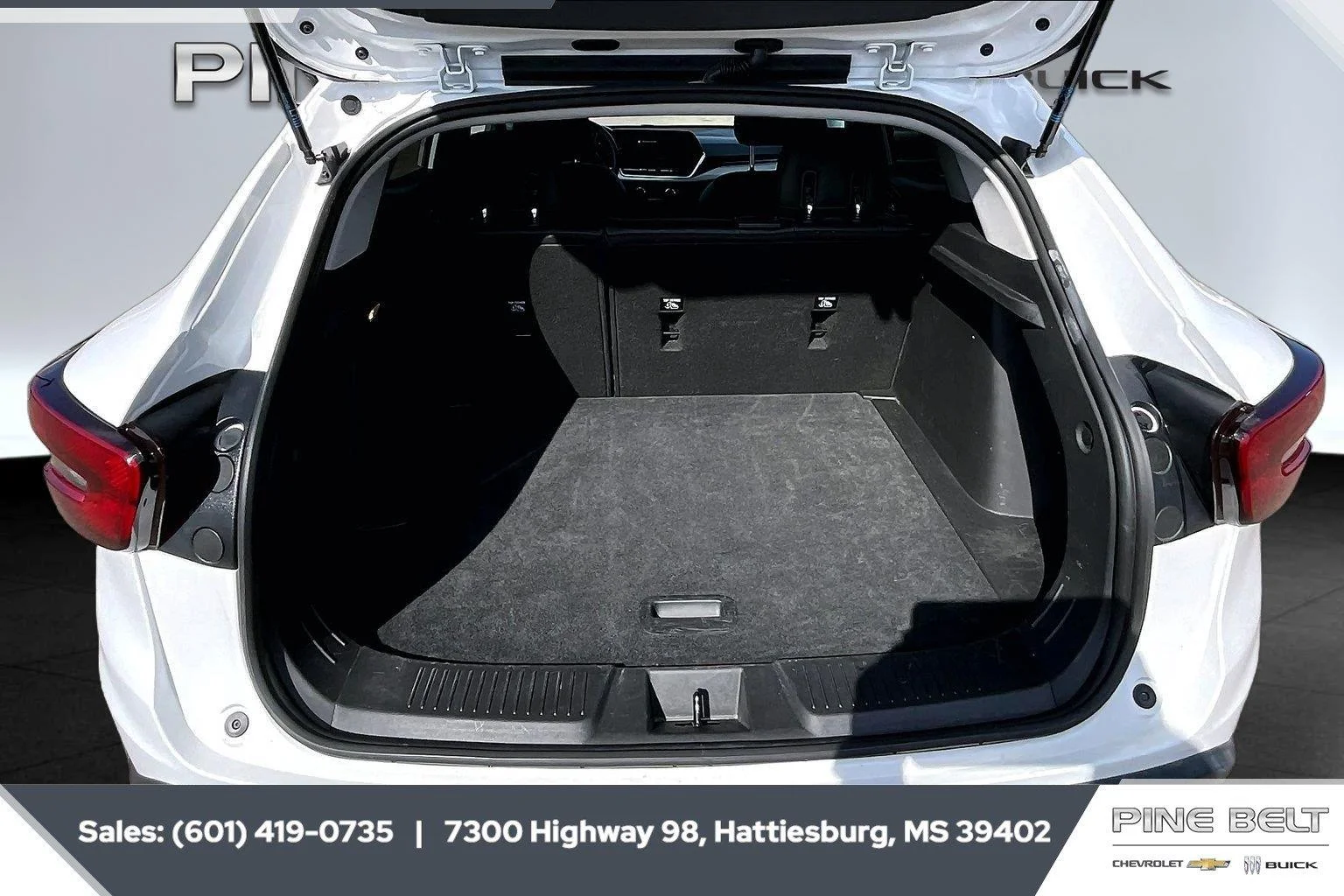 Used 2025 Summit White Chevrolet LT image 21