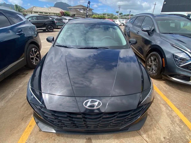 Used 2022 Black Hyundai SEL image 1