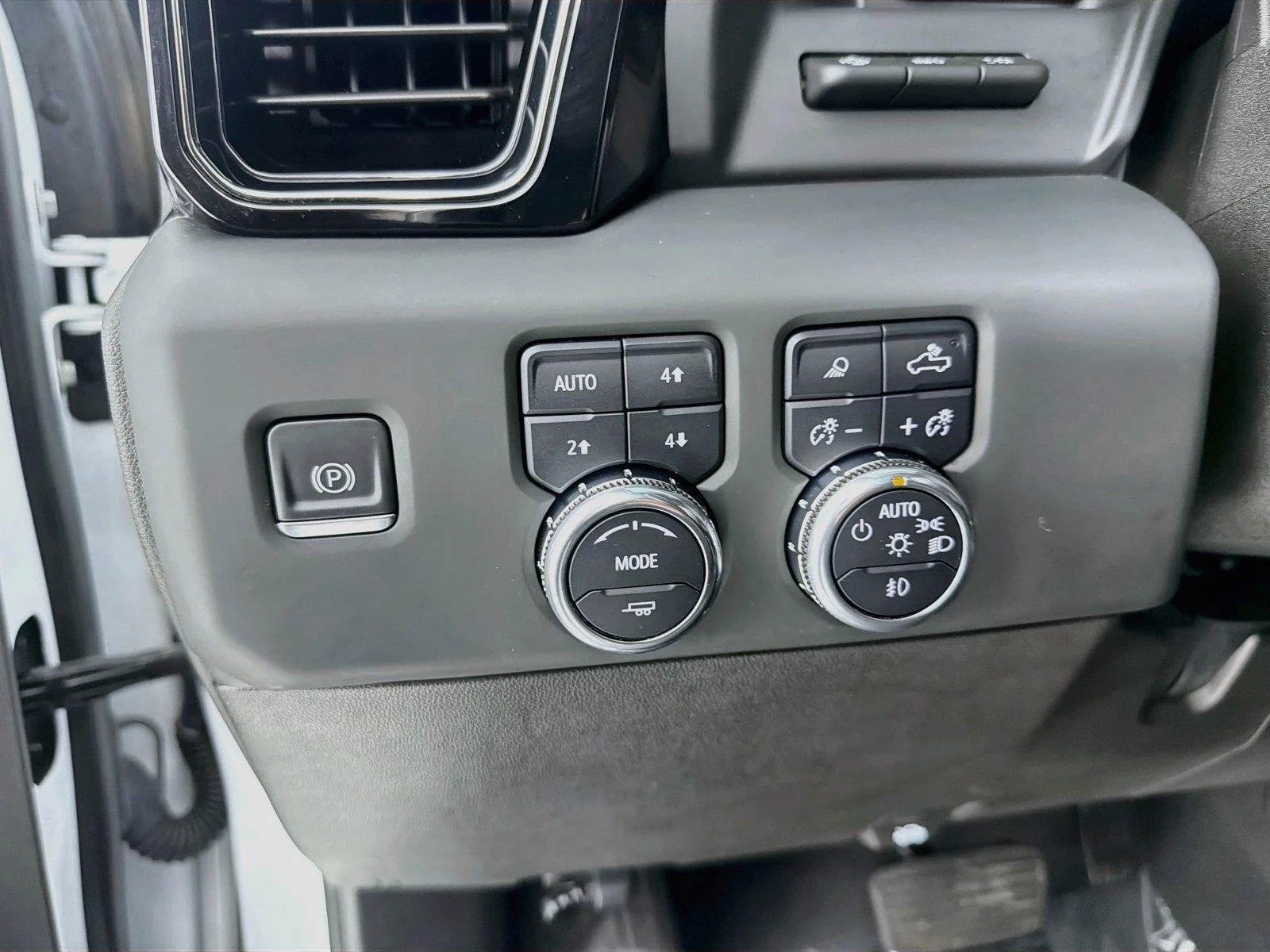 Used 2024 Summit White GMC AT4 image 12