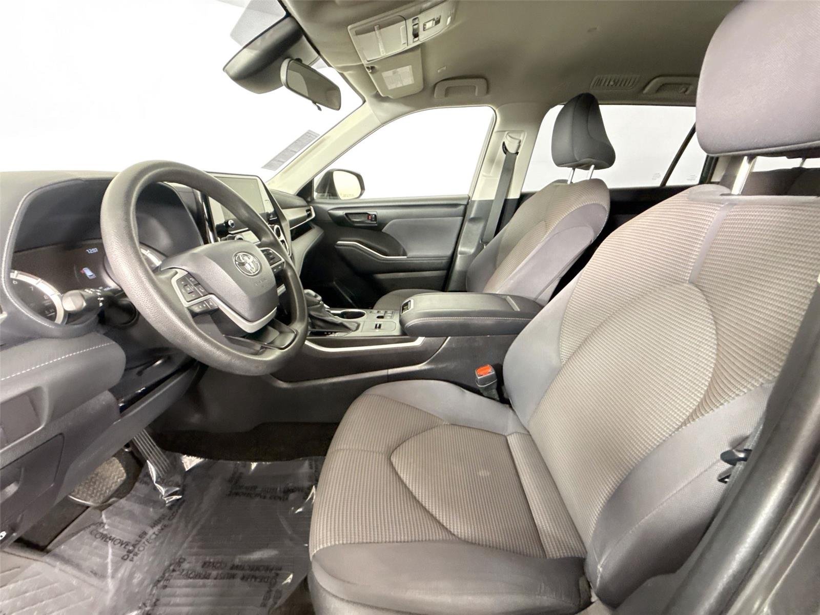 2023 Toyota Highlander L - Photo 3