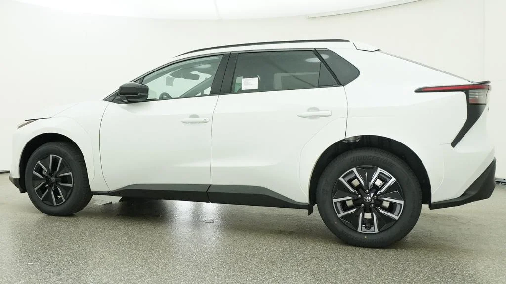 New 2026 Wind Chill Pearl Toyota XLE image 65
