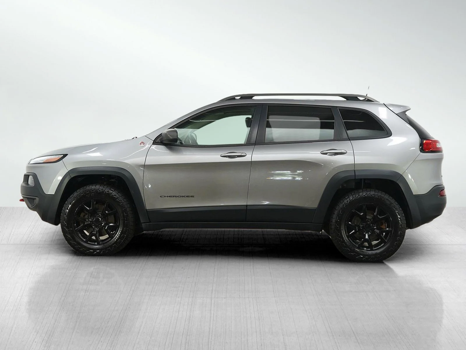 Used 2016 Jeep Cherokee Trailhawk with VIN 1C4PJMBS6GW365033 for sale in Hopkins, Minnesota