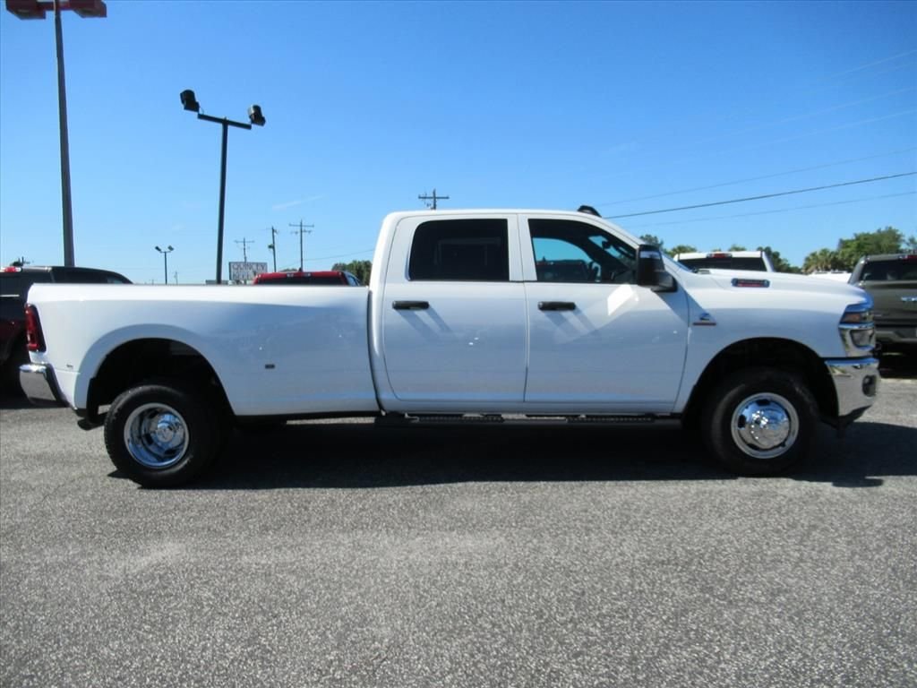 New 2026 Bright White Clear-Coat Exterior Paint RAM Tradesman image 2