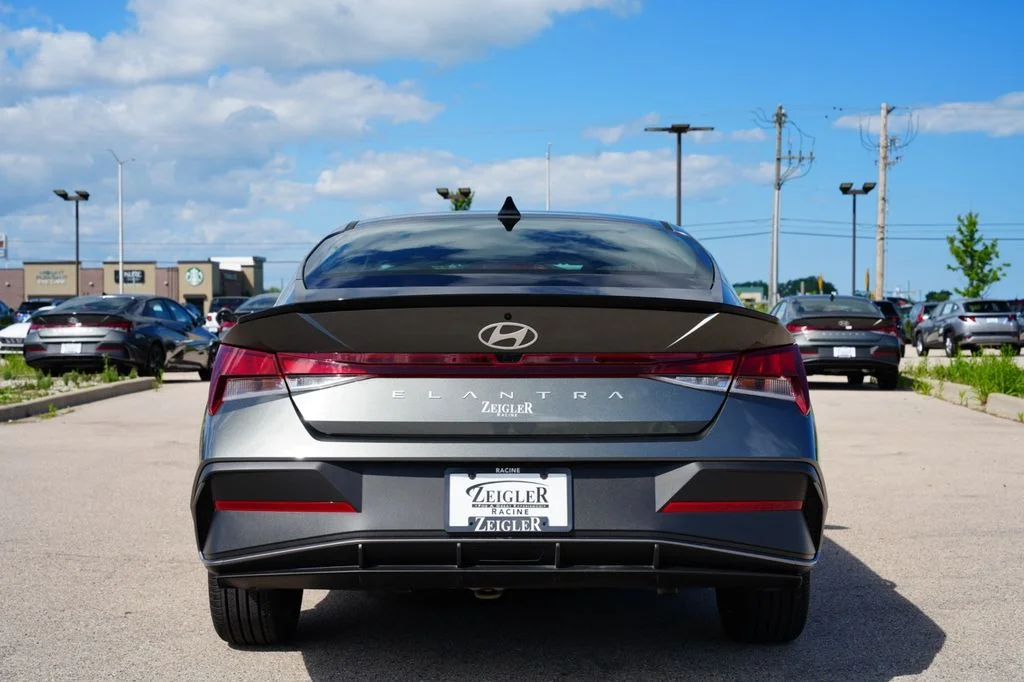 Used 2026 Gray Hyundai SEL Sport image 6