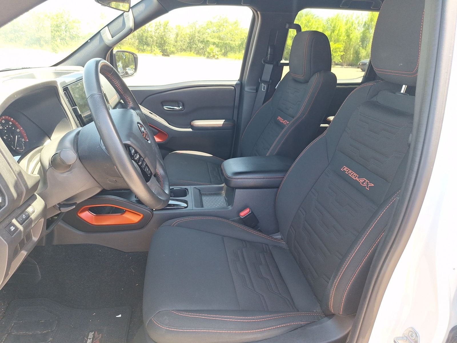 Used 2025 White Nissan PRO-4X image 9