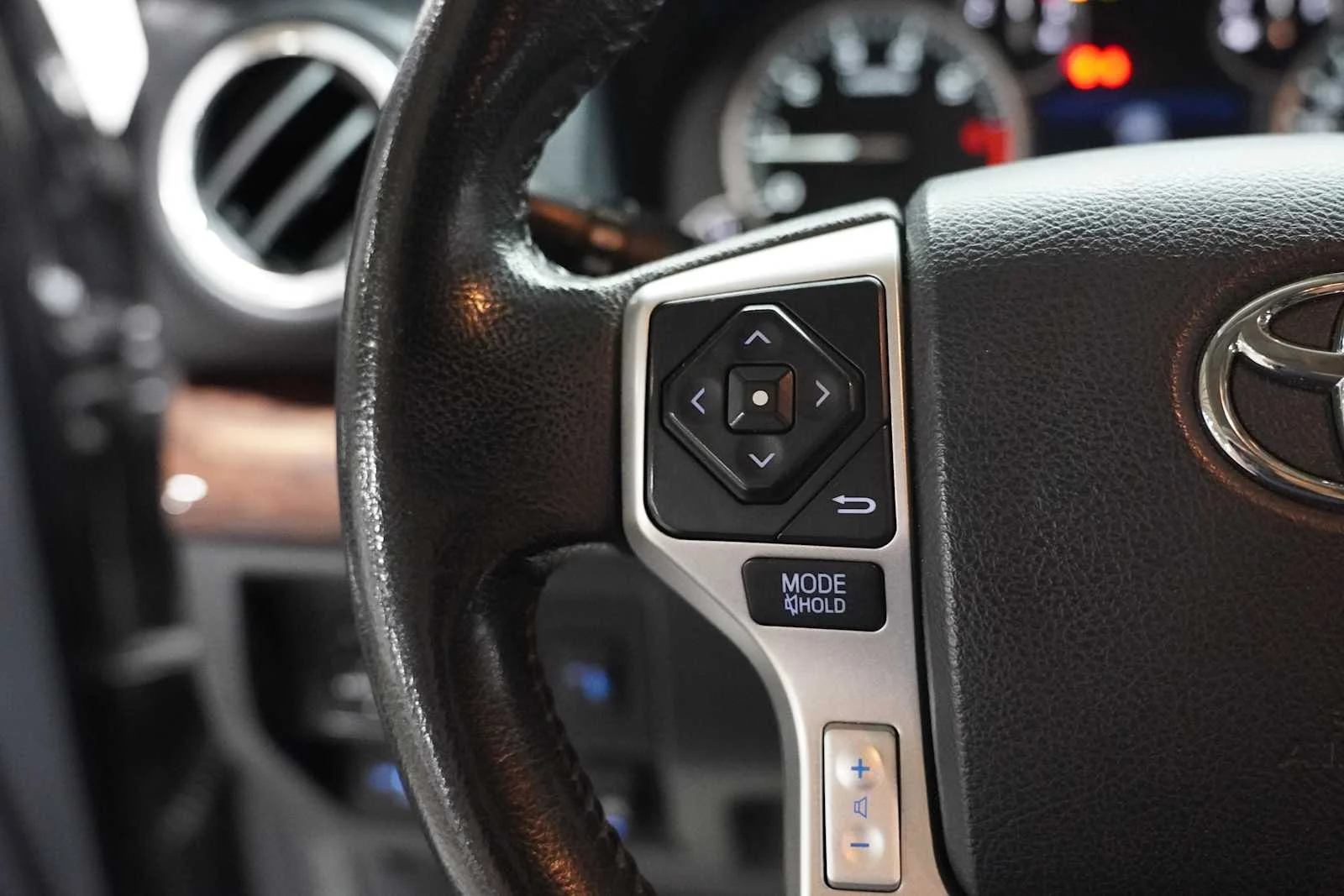 Used 2014 Magnetic Gray Metallic Toyota LTD image 20
