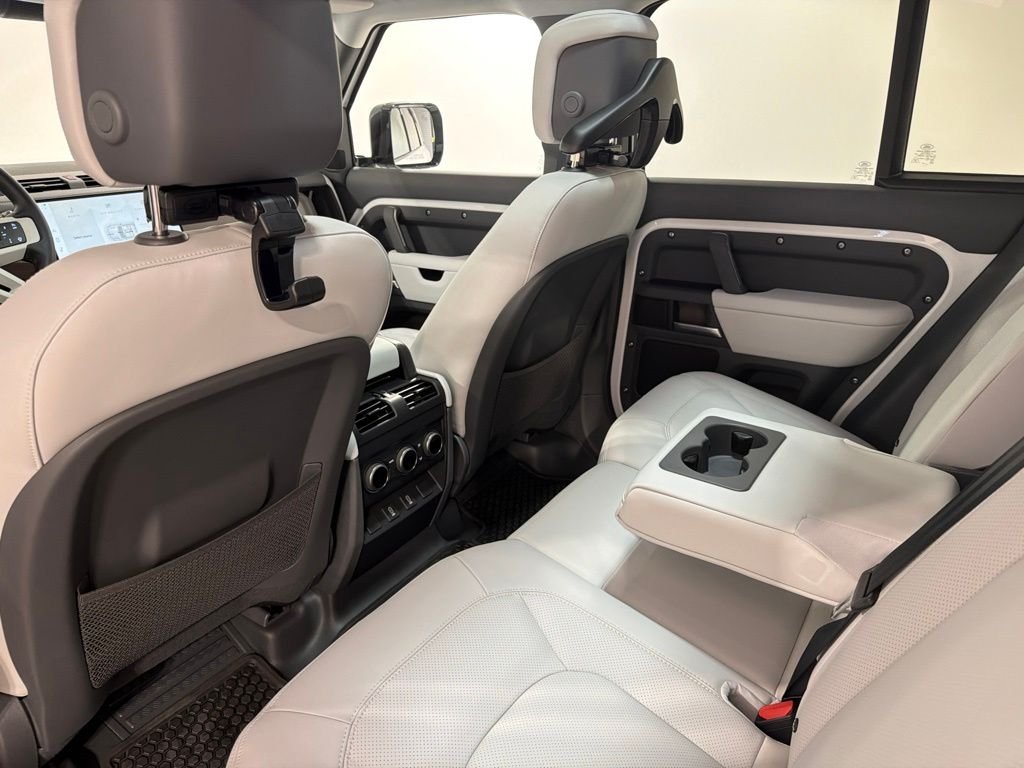 New 2026 Fuji White Land Rover X-Dynamic SE image 21
