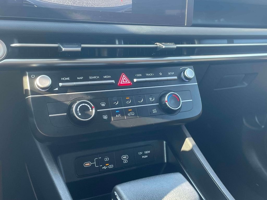 Used 2025 Black Hyundai SE image 29