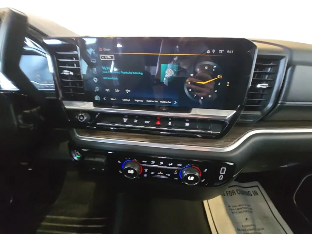 Used 2025 Summit White Chevrolet LT image 19