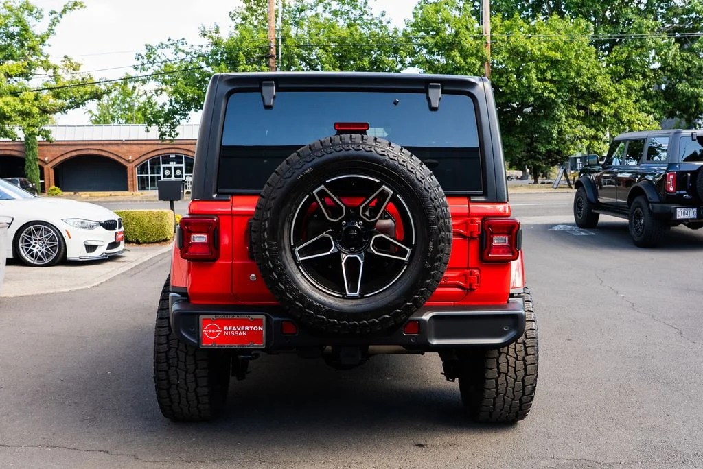 Used 2018 Red Jeep Unlimited Sahara image 5