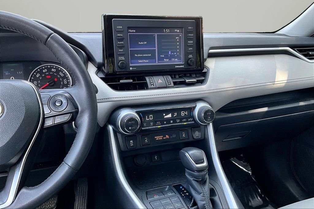 Used 2021 Silver Toyota XLE Premium image 9