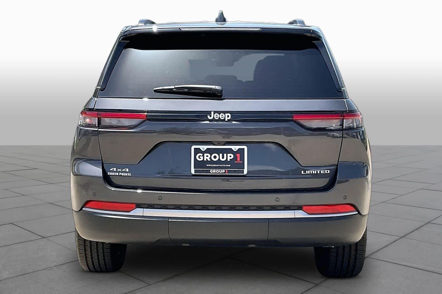 New 2026 Baltic Gray Metallic Clear-Coat Exterior Paint Jeep Limited image 4