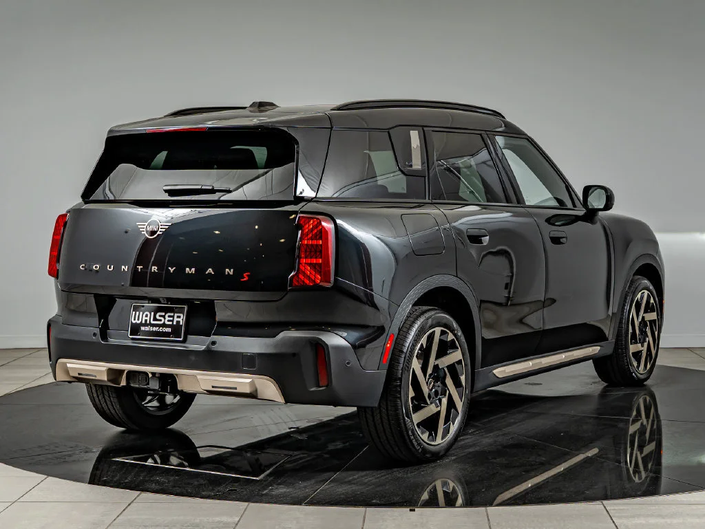 Certified Used 2026 Midnight Black MINI Iconic image 5
