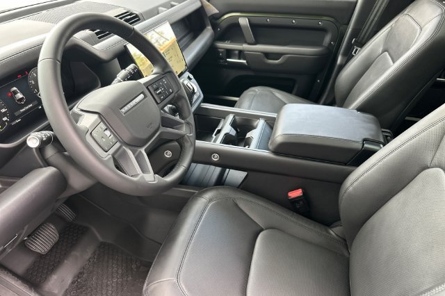 New 2026 Woolstone Green Land Rover X-Dynamic SE image 9