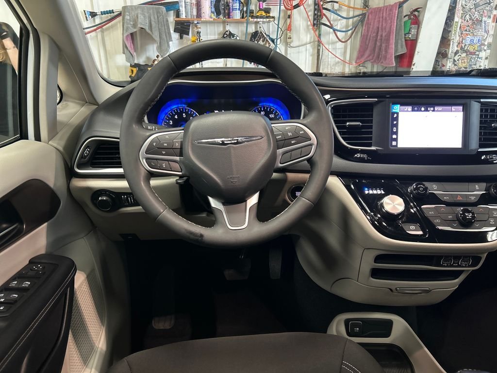 Used 2023 White Chrysler LX image 17