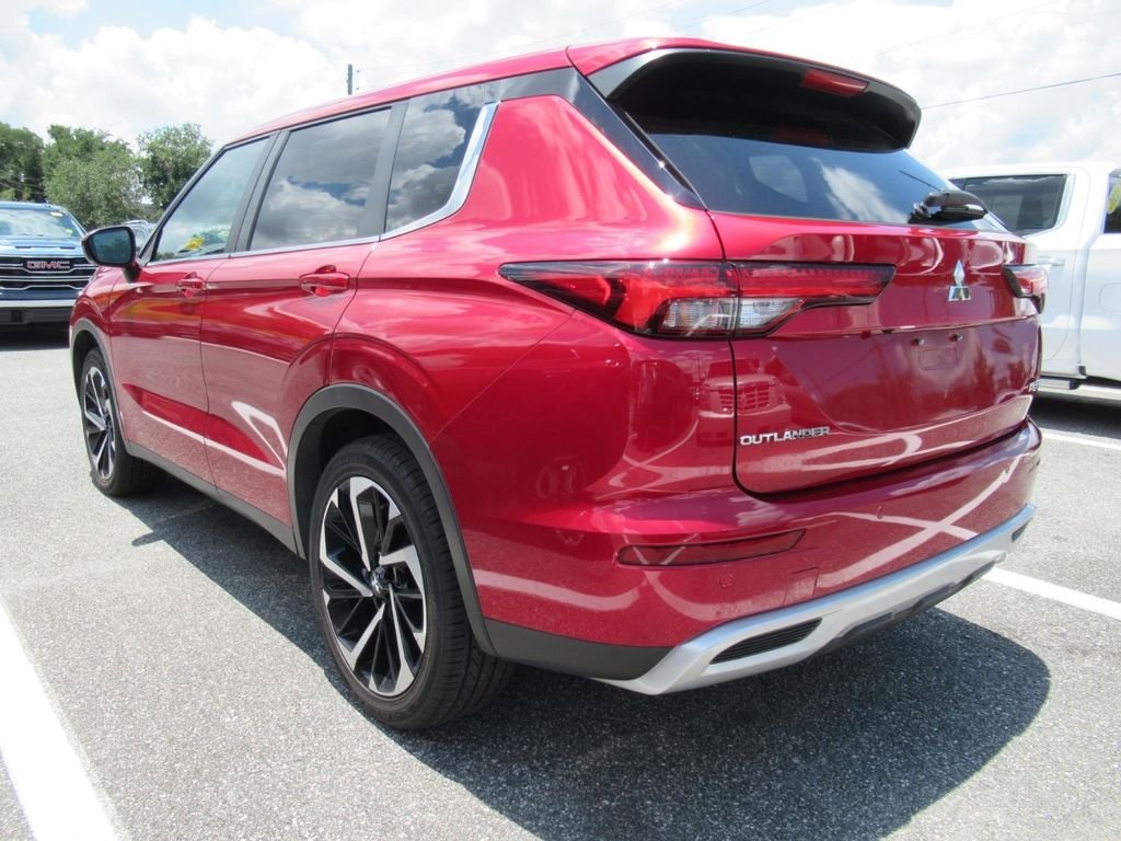Used 2023 Red Mitsubishi SE image 3