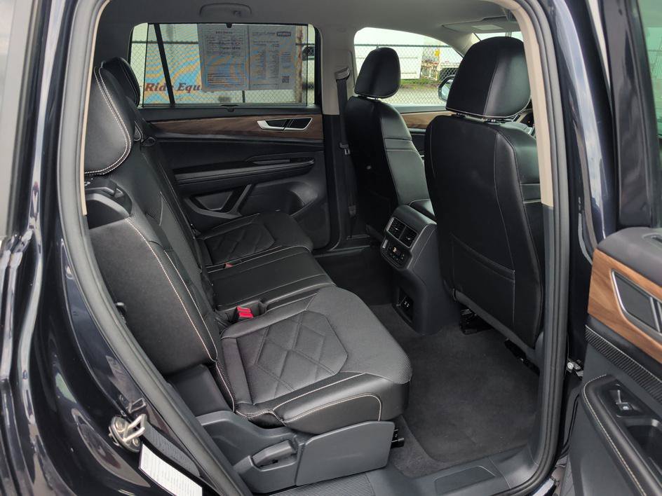 Used 2025 Deep Black Pearl Volkswagen 2.0T SE w/Technology image 13