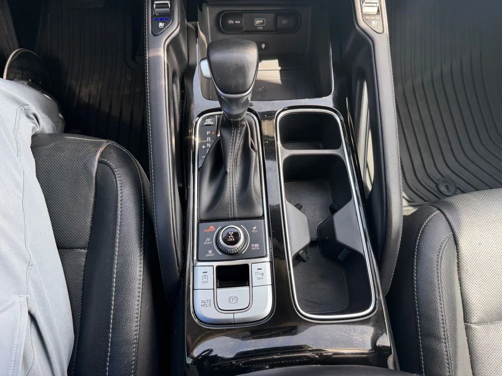 Used 2022 Black Kia EX image 20