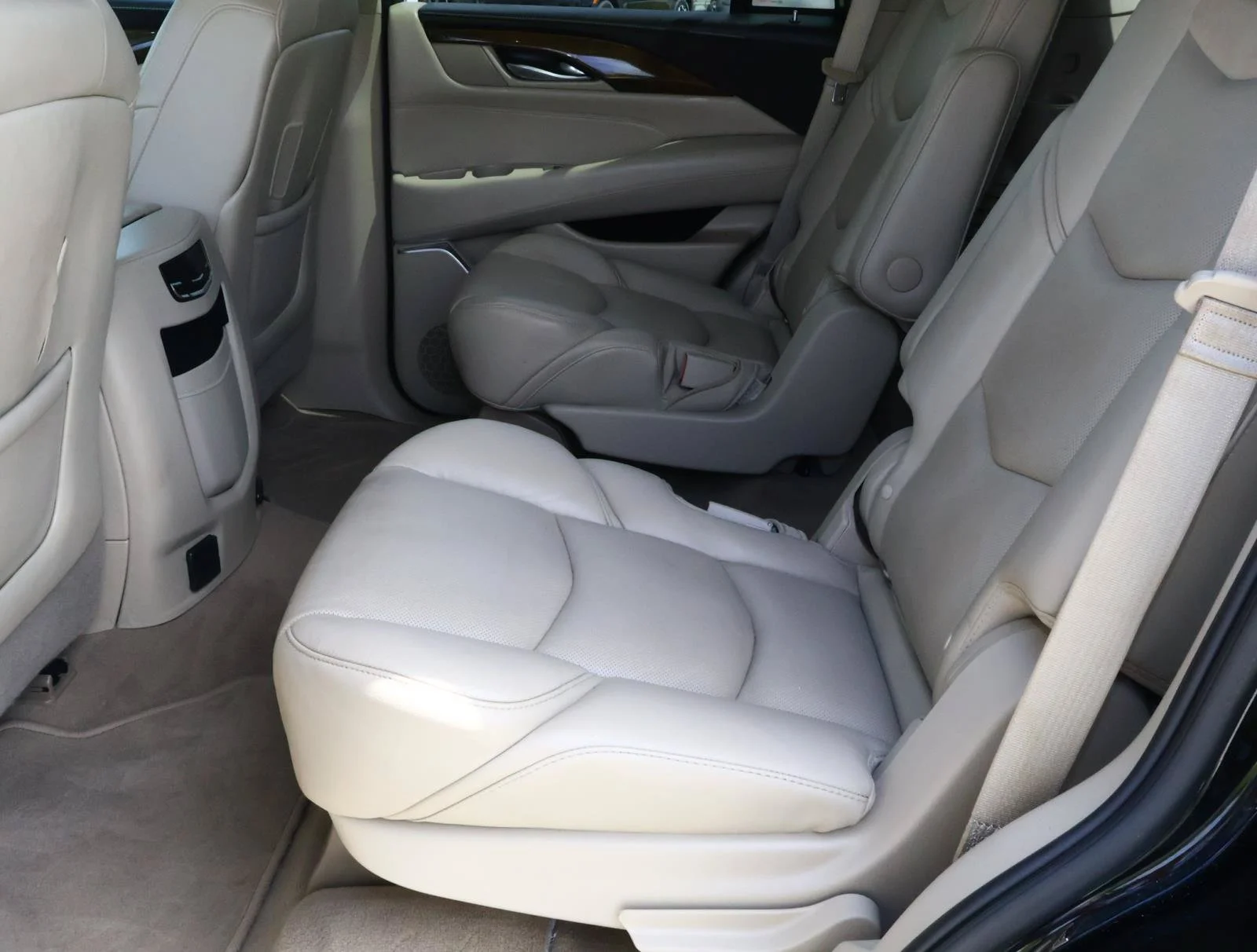 Used 2018 BLACK RAVEN Cadillac Luxury image 25