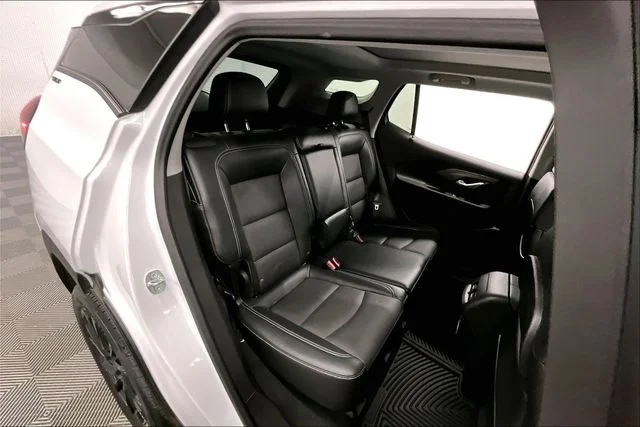 Used 2023 Summit White GMC SLT image 26