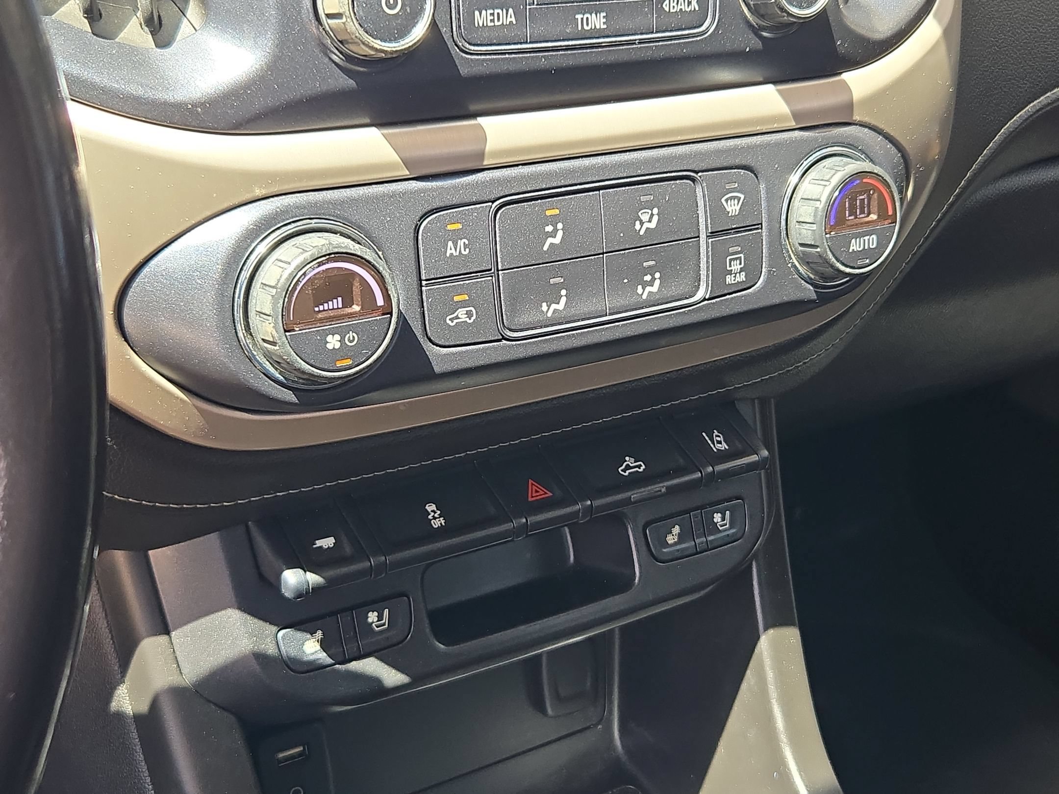 Used 2018 Mineral Metallic GMC 2WD Denali image 19