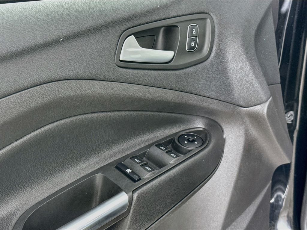 Used 2018 Black Ford SE image 17