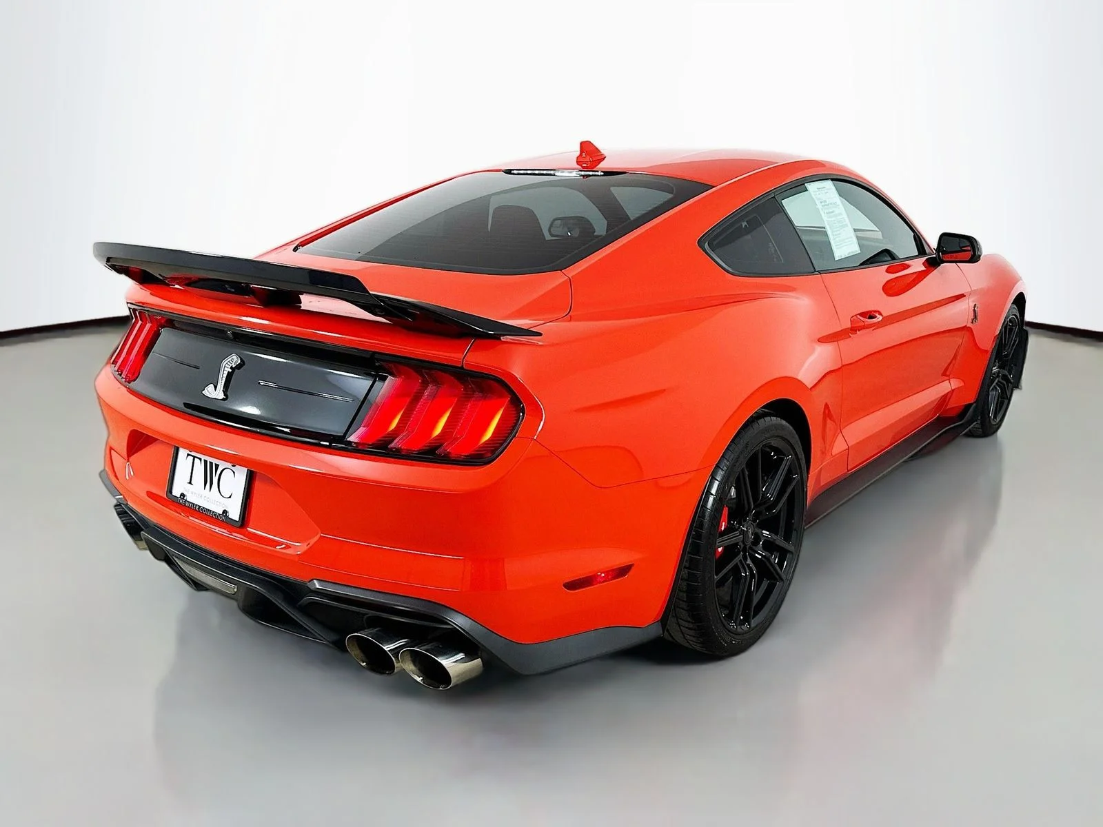 Used 2022 Orange Ford  image 5