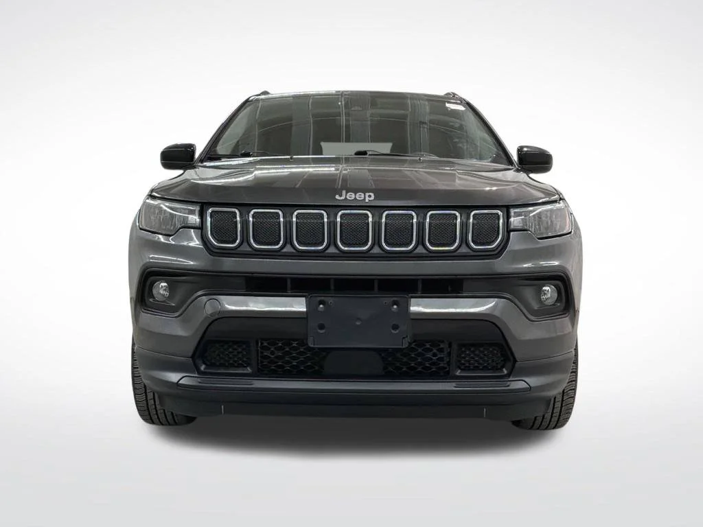 Used 2022 Crystal Metallic Jeep Latitude image 5
