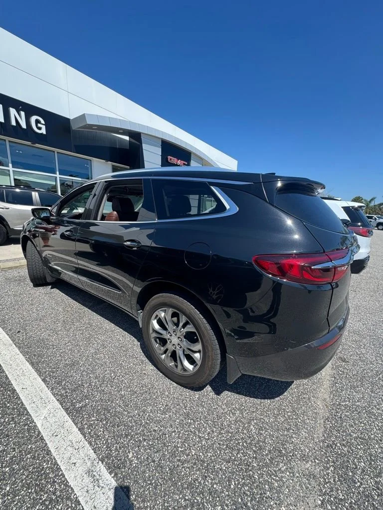 Used 2019 Includes Spectra Gray lower exterior accent color.) Buick Avenir image 5