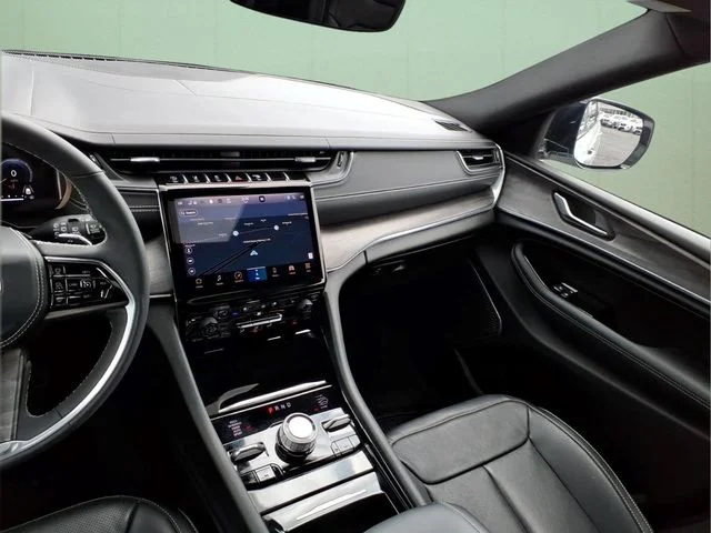 Used 2023 Silver Jeep Overland image 18