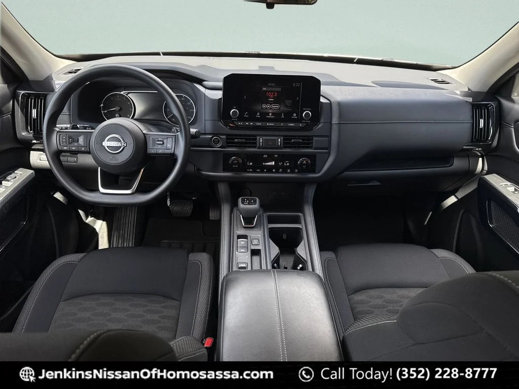 Used 2024 Silver Nissan S image 23