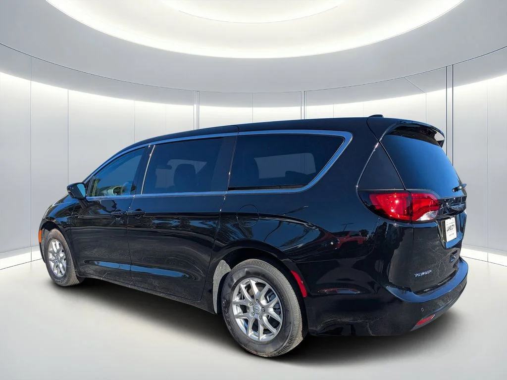 New 2026 Diamond Black Crystal Pearl-Coat Exterior Paint Chrysler LX image 5