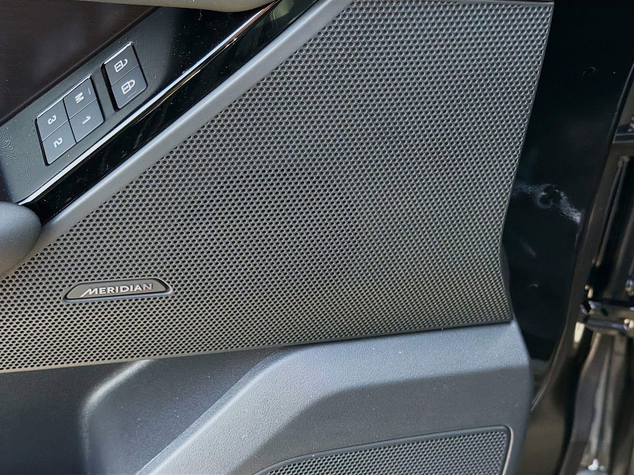New 2026 Santorini Black Land Rover Belgravia Edition image 22