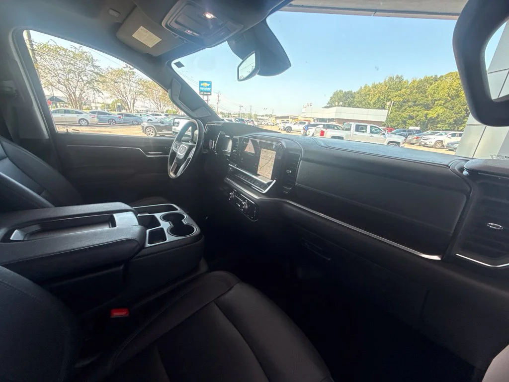 Used 2025 Summit White GMC SLT image 33