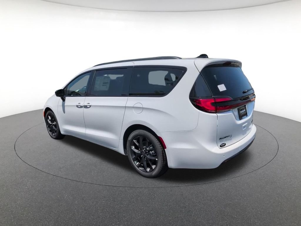 New 2027 Bright White Clearcoat Chrysler Limited image 9