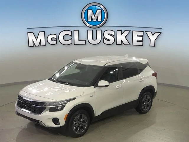 Used 2026 White Kia LX image 18